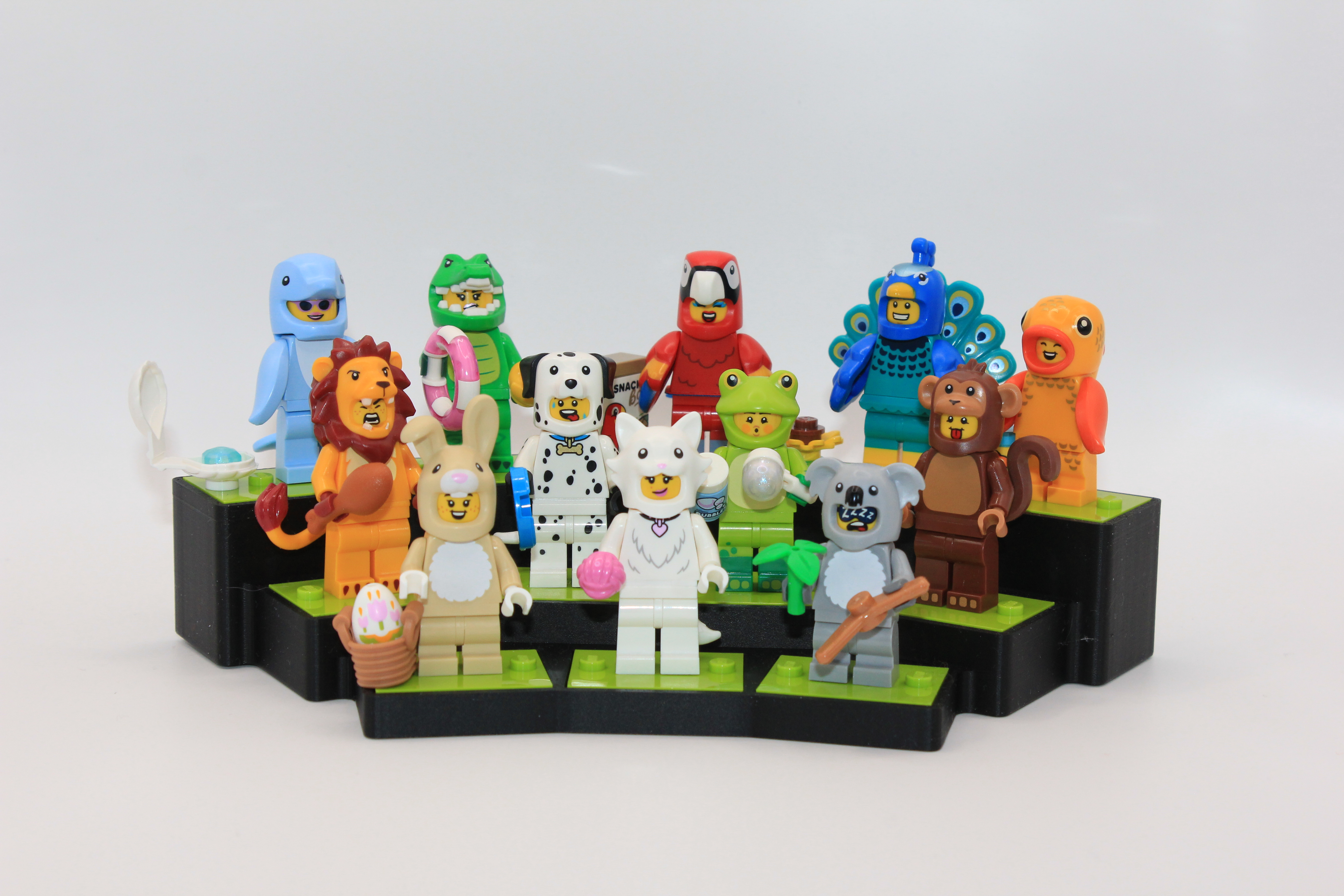 LEGO 71051 CMF Series 28 Animals collectible minifigures group shot